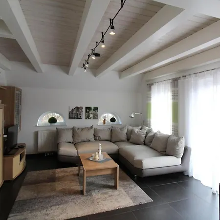 With 3 Bedrooms Apartmán