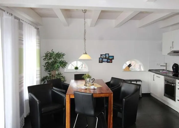 With 3 Bedrooms Apartament